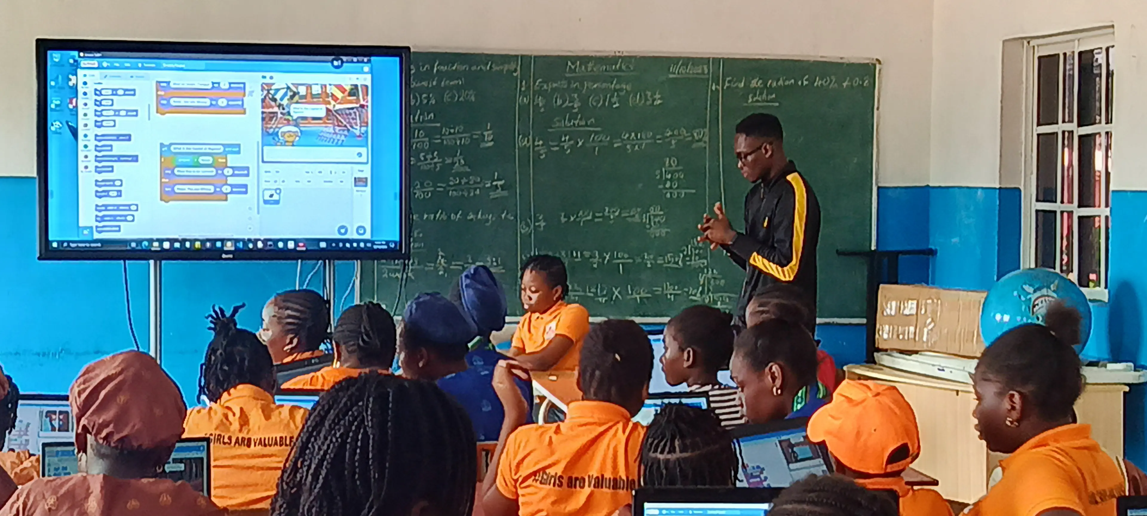 Girls Code Too session photo 3